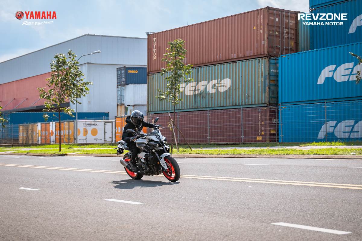 Yamaha MT-10 được tích hợp công nghệ ga hành trình Cruise Control 