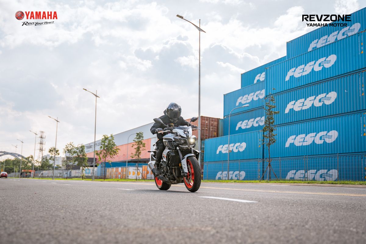 Yamaha MT-10 2022 được trang bị khối động cơ crossplane CP4 mang đến trải nghiệm lái giàu cảm xúc 