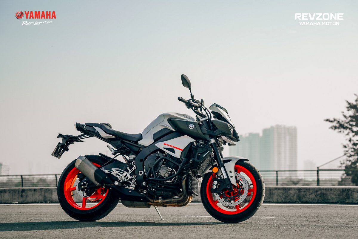 Hệ thống phanh, phuộc, lốp mang đến hiệu suất phanh mạnh mẽ, khả năng xử lý linh hoạt và độ bám đường tuyệt vời 