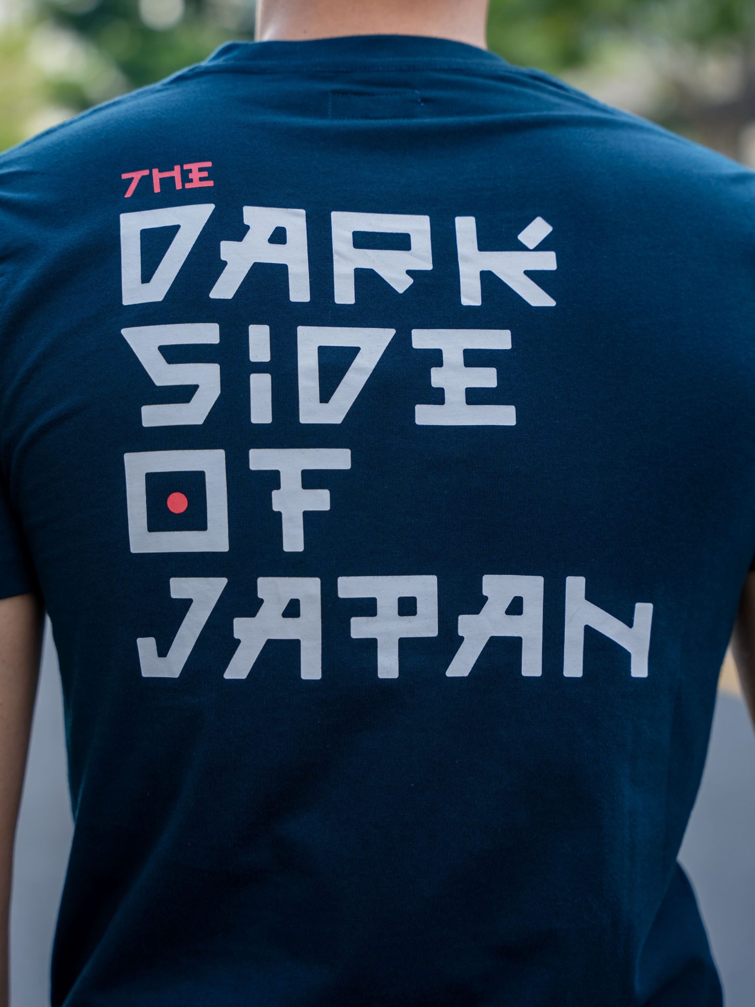 Áo thun cổ tròn MT logo & The Dark Side of Japan (mặt sau)