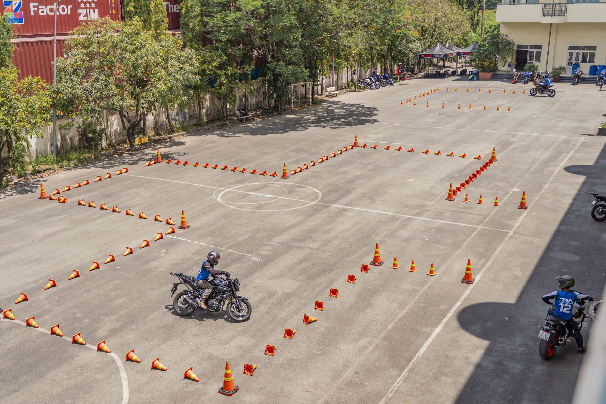 Khóa đào tạo lái xe mô tô an toàn của Revzone