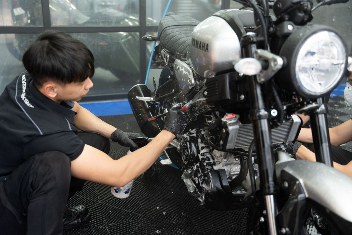Rửa xe nhanh tại Revzone Workshop