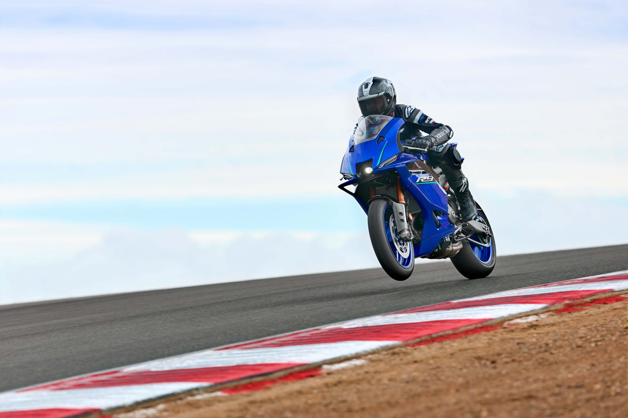 Yamaha YZF R9 2026 mới nhất – Đã có mặt tại Revzone Yamaha Motor