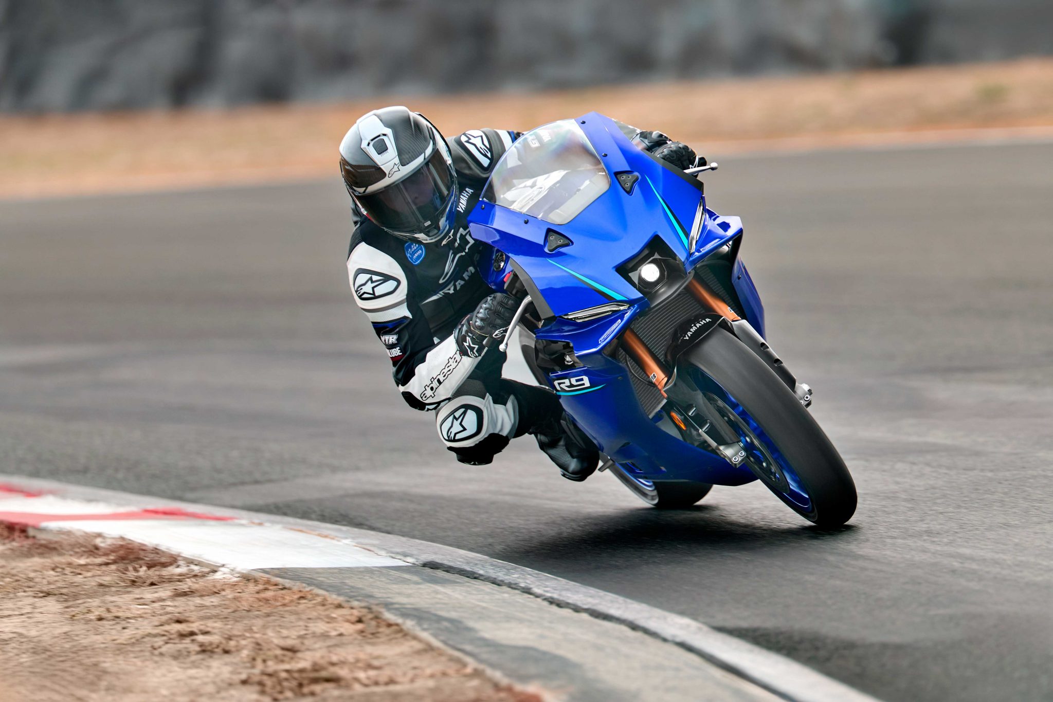 Công nghệ trên YZF-R9 - Xứng danh sportbike đầu bảng Yamaha