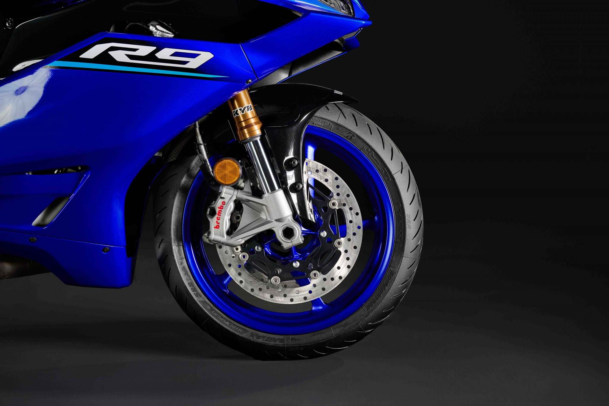 Phuộc KYB tùy chỉnh hoàn toàn trên Yamaha R9 2026