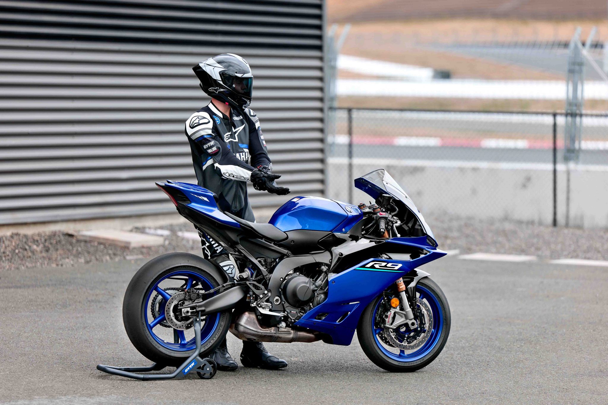 Yamaha R9 2026 màu Xanh-Đen