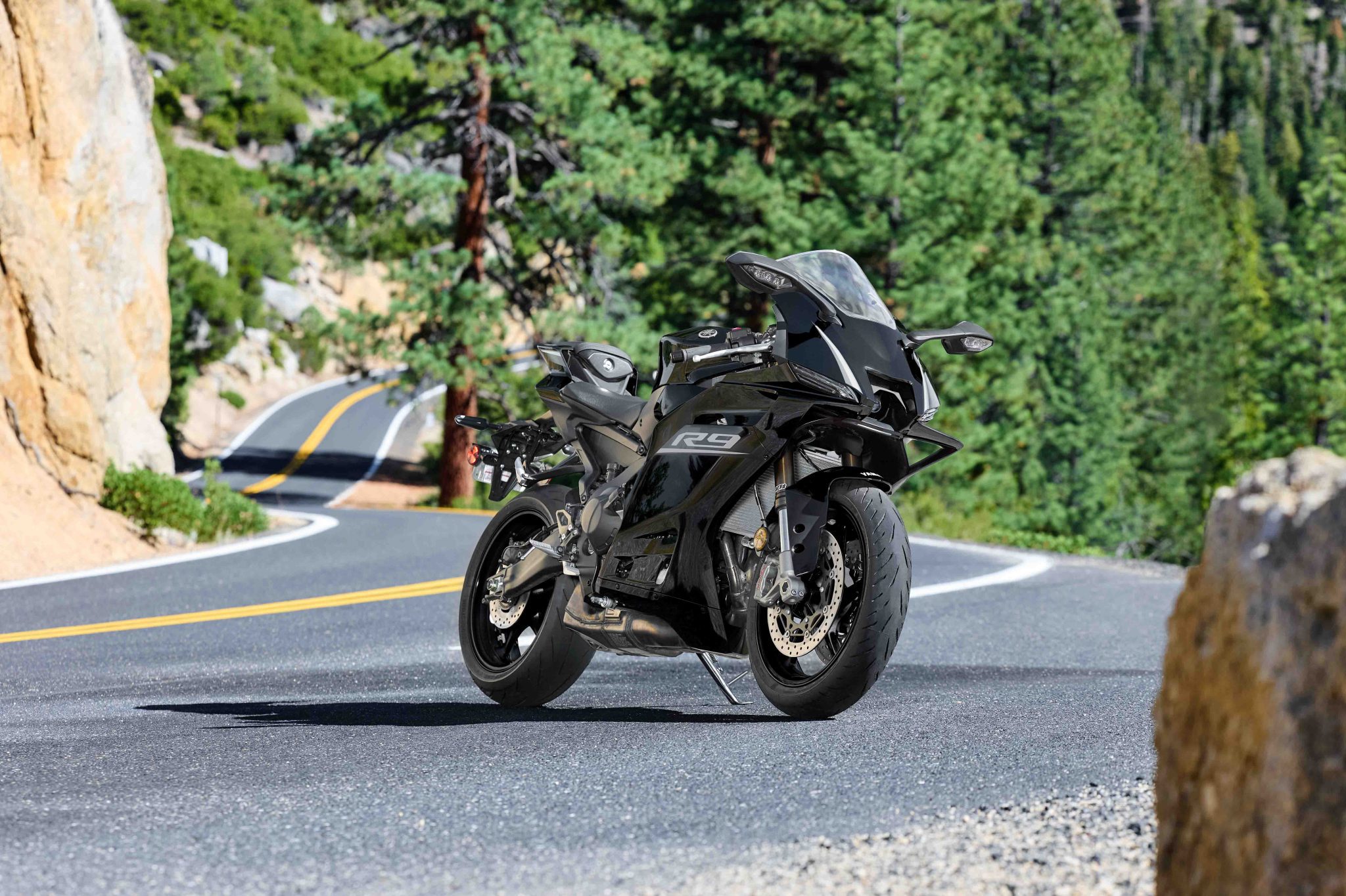 Yamaha R9 màu đen